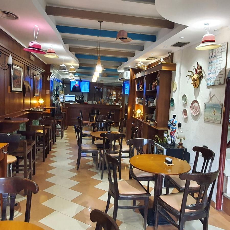 Quick Stop Hotel Tirana Esterno foto