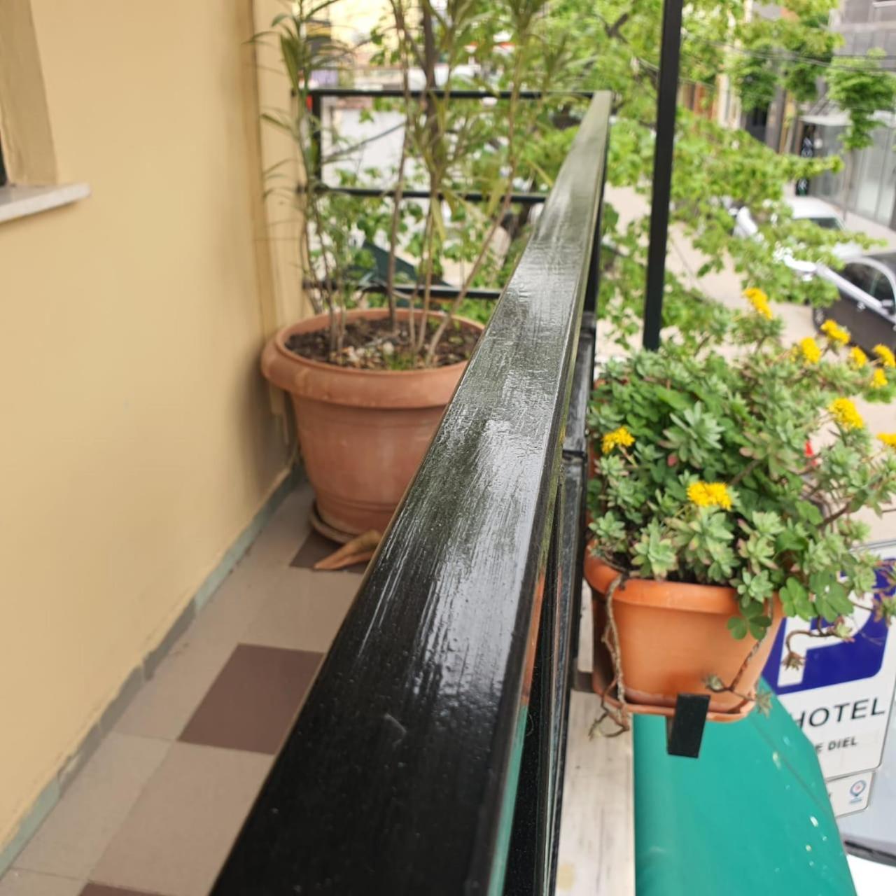 Quick Stop Hotel Tirana Esterno foto