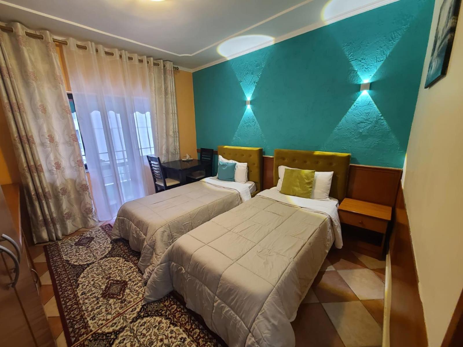 Quick Stop Hotel Tirana Esterno foto