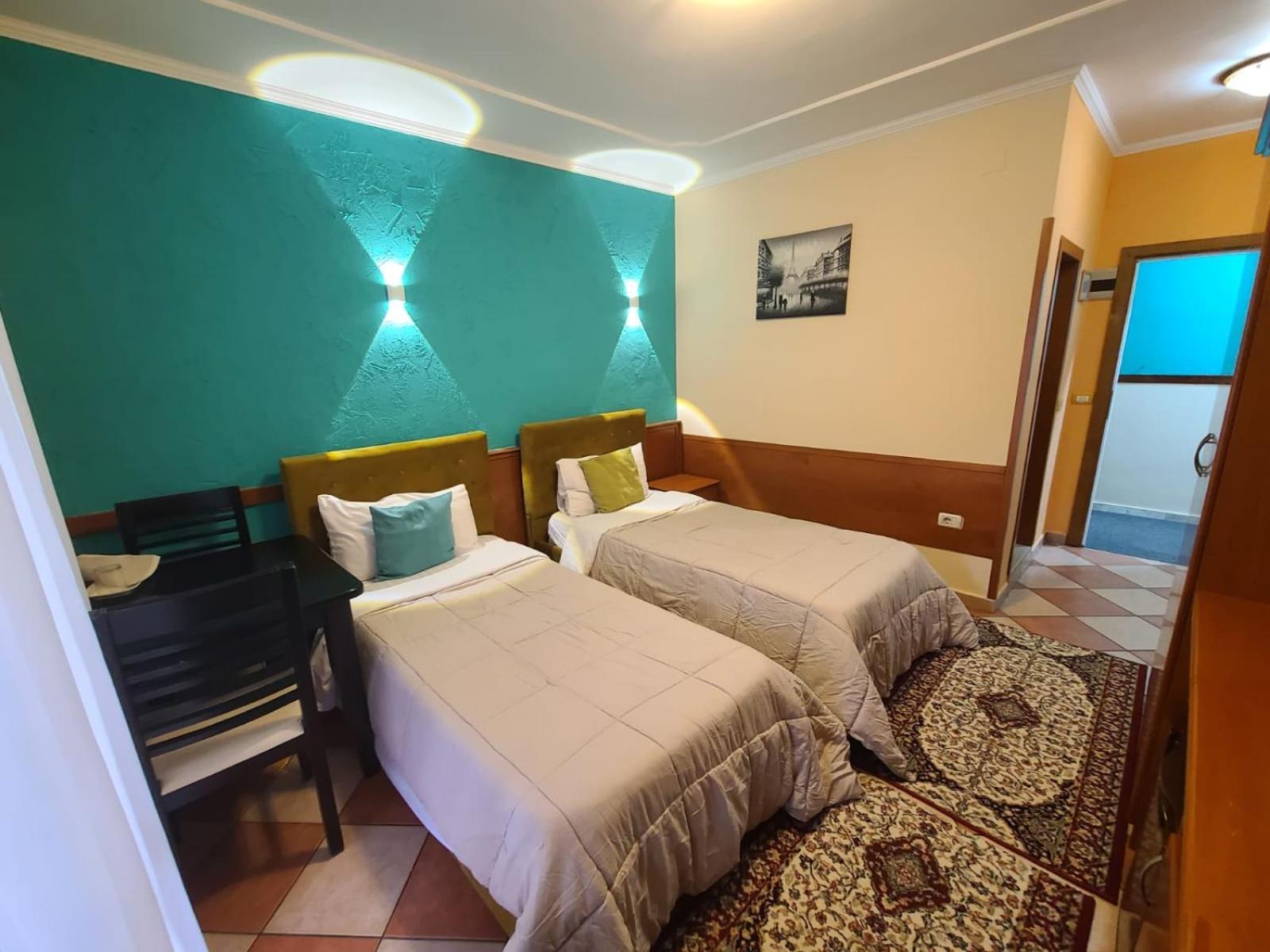 Quick Stop Hotel Tirana Esterno foto