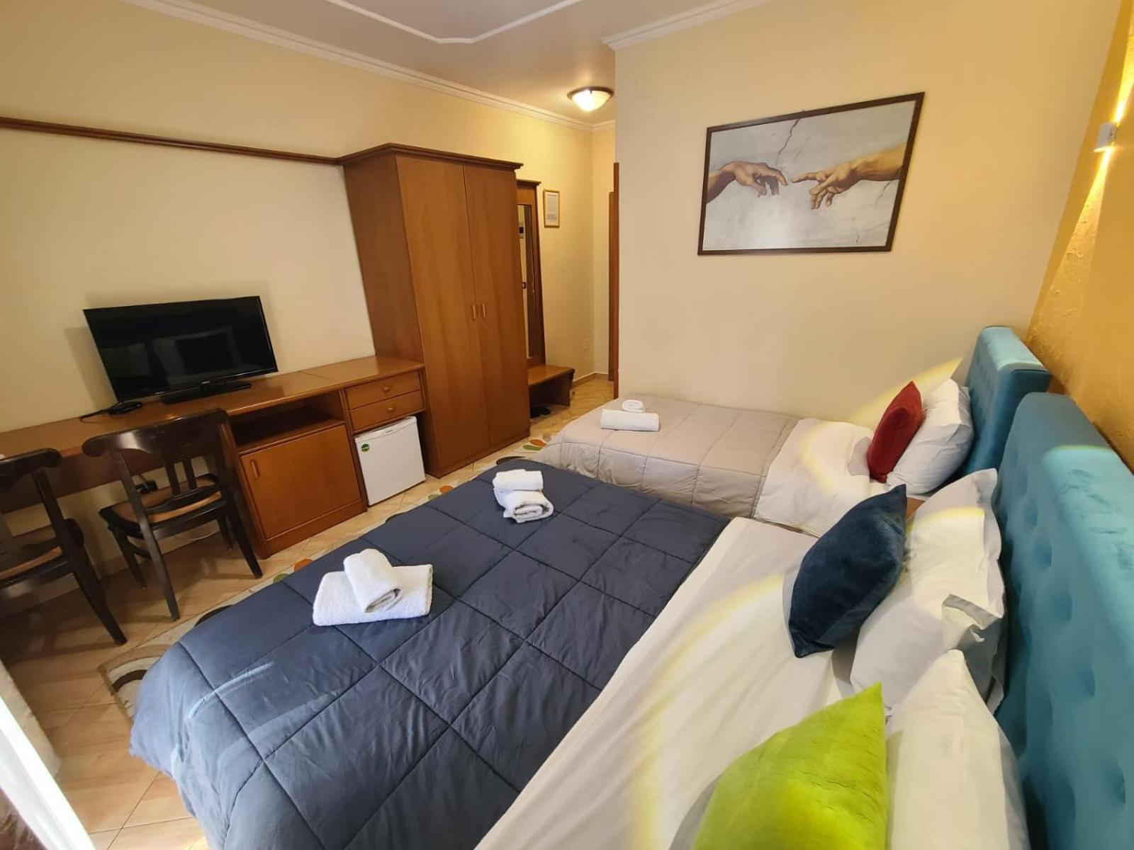 Quick Stop Hotel Tirana Esterno foto