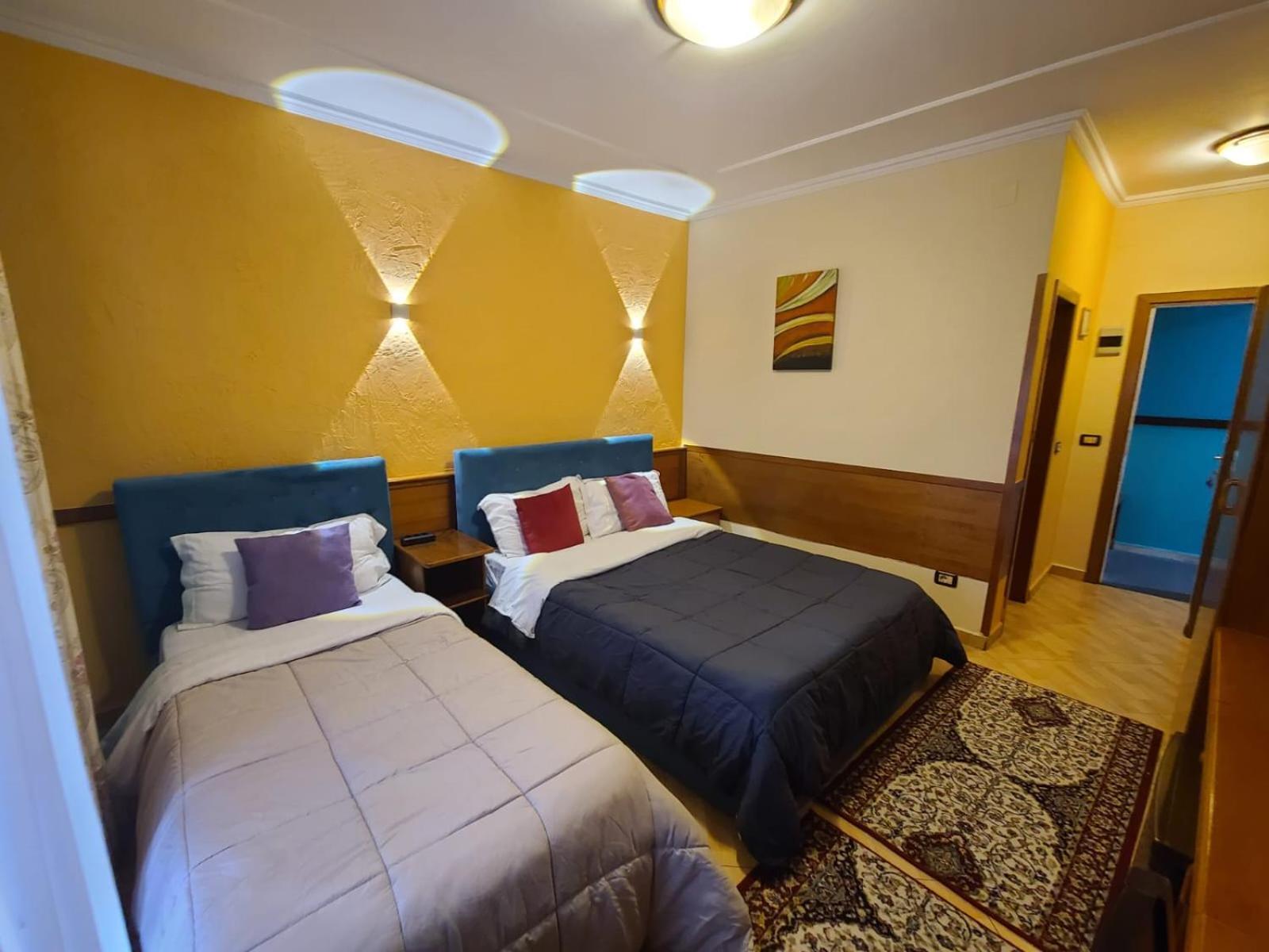 Quick Stop Hotel Tirana Esterno foto