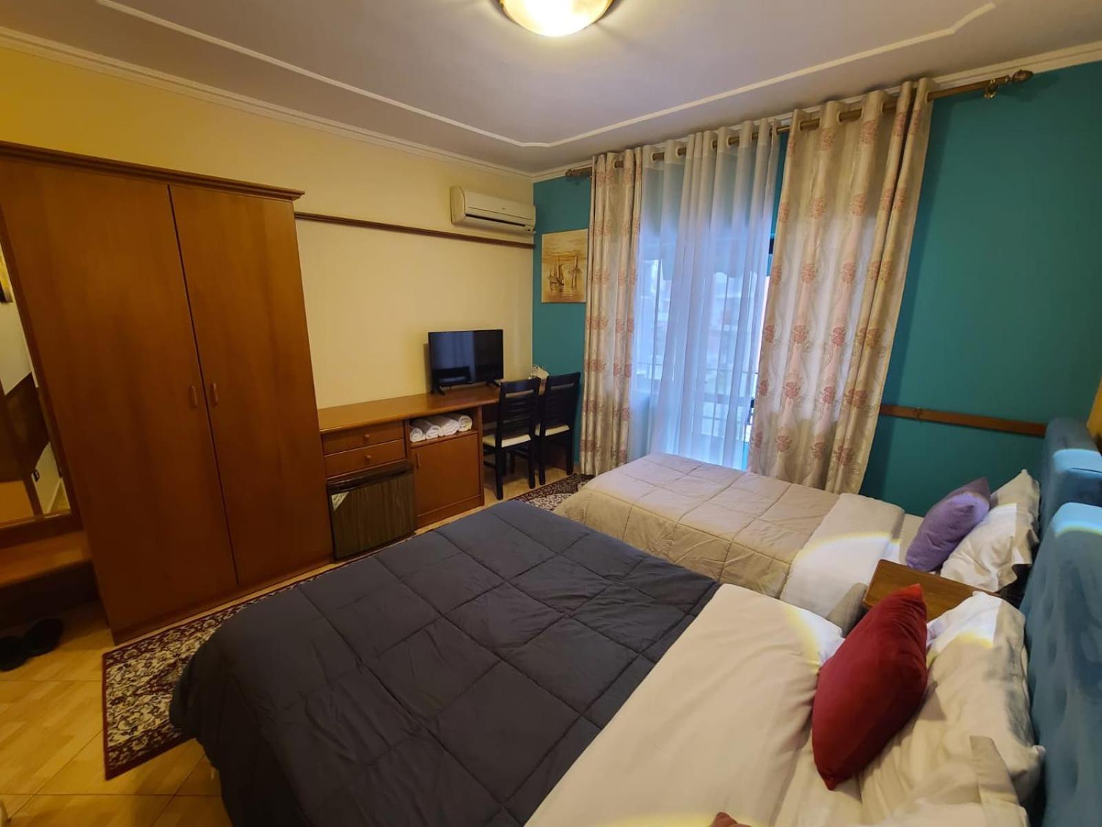 Quick Stop Hotel Tirana Esterno foto